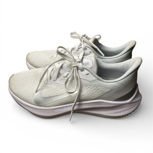 Nike Air Zoom Womens White 7.5 Sneakers